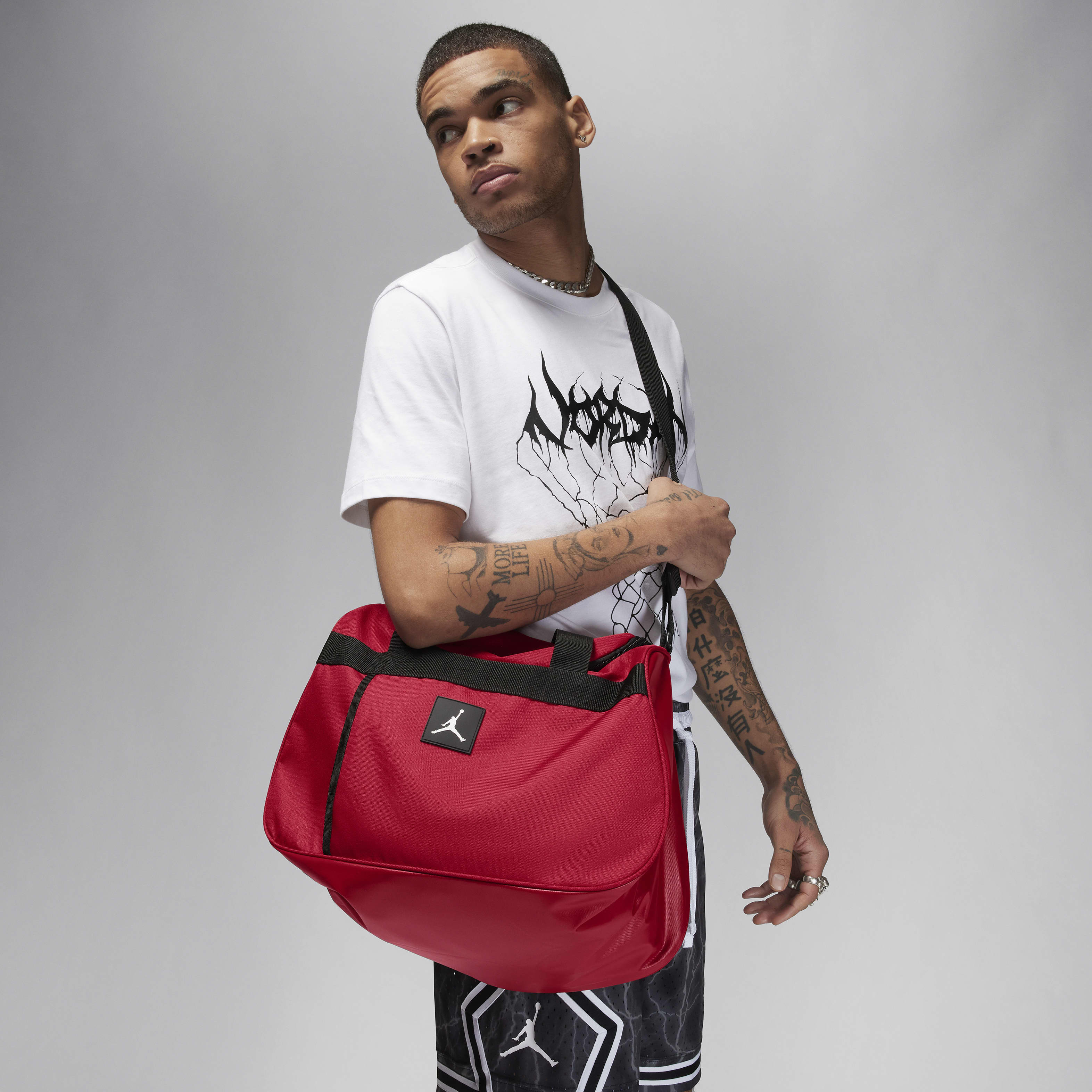 バッグ Nike Jordan Monogram Duffle Bag Black image.png
